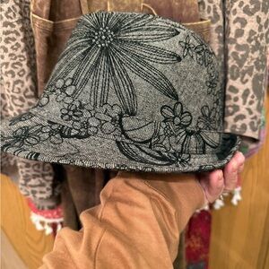 Chic Black Floral Women's Hat